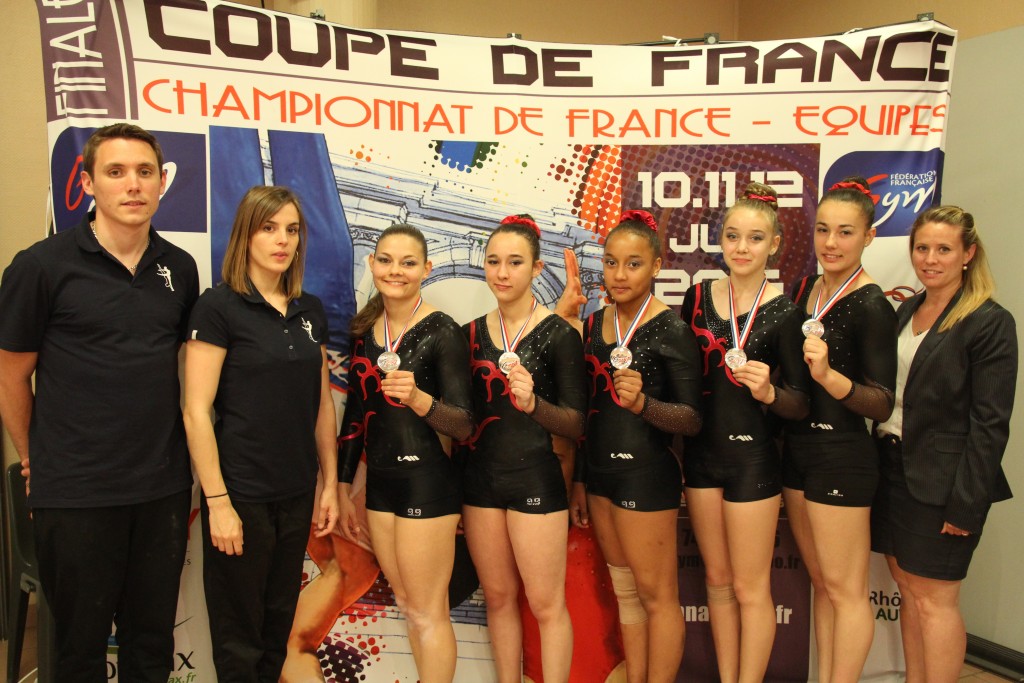 L'équipe vice championne de France, ses entraineurs et juge
