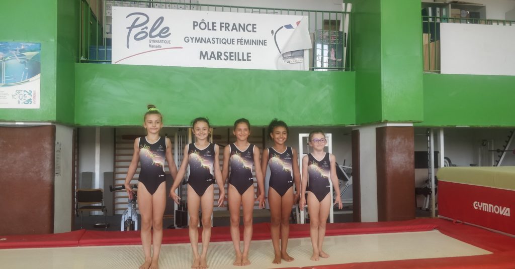 Trois gymnastes en stage contact au pôle France